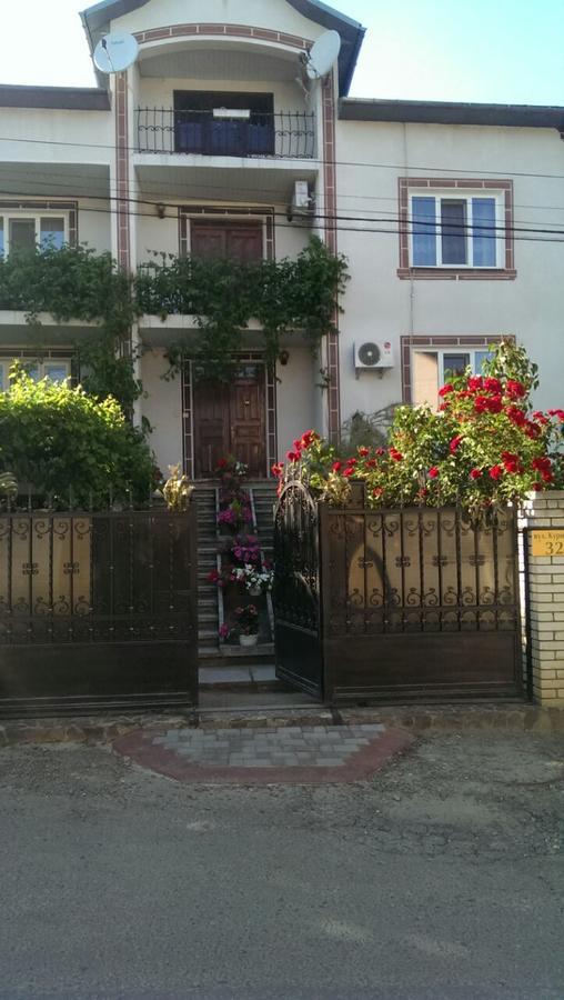 Navigator Bed & Breakfast Chernivtsi Ngoại thất bức ảnh